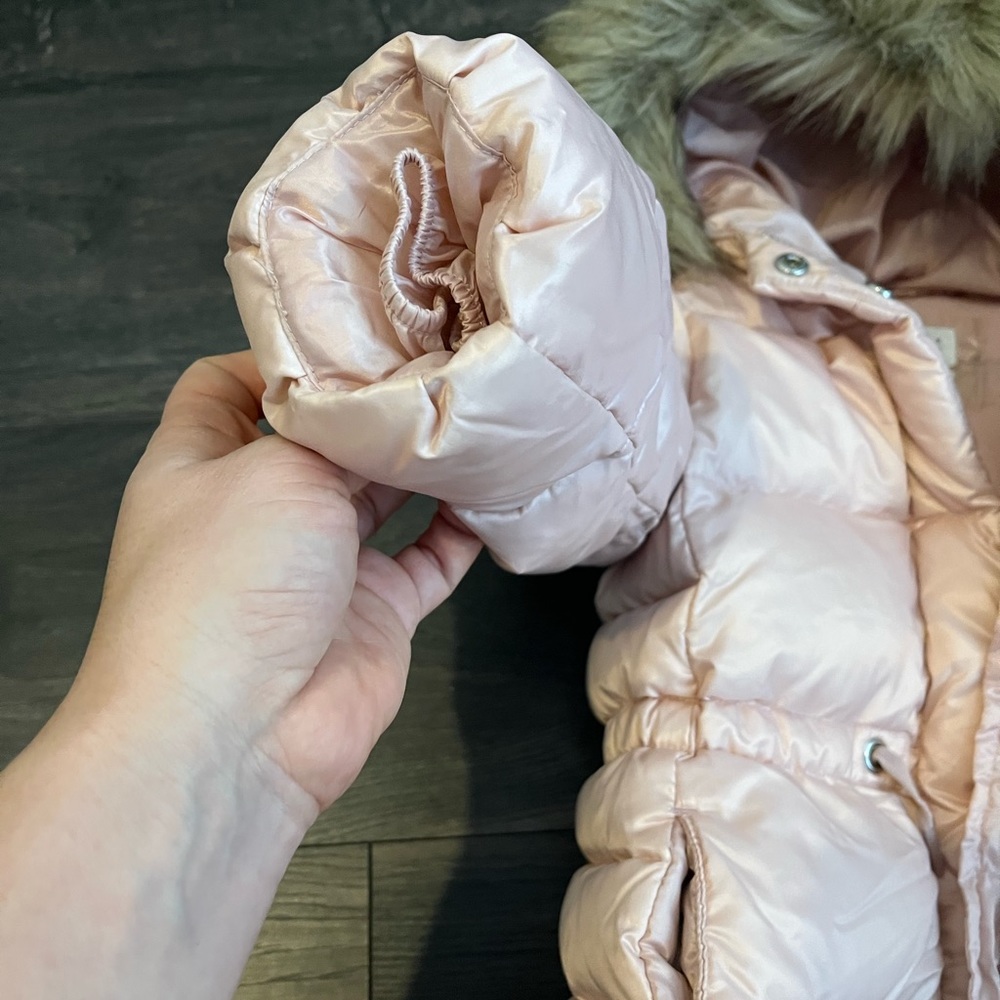 Baby girl Gat puffer. Size3t